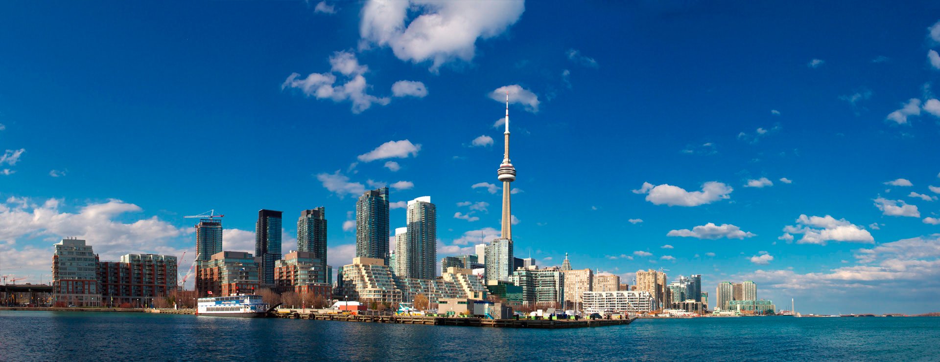 Bannière promotionnelle pour le congrès 2020, Inspirer la confiance au public. La bannière contient une image du paysage urbain de la ville de Toronto.